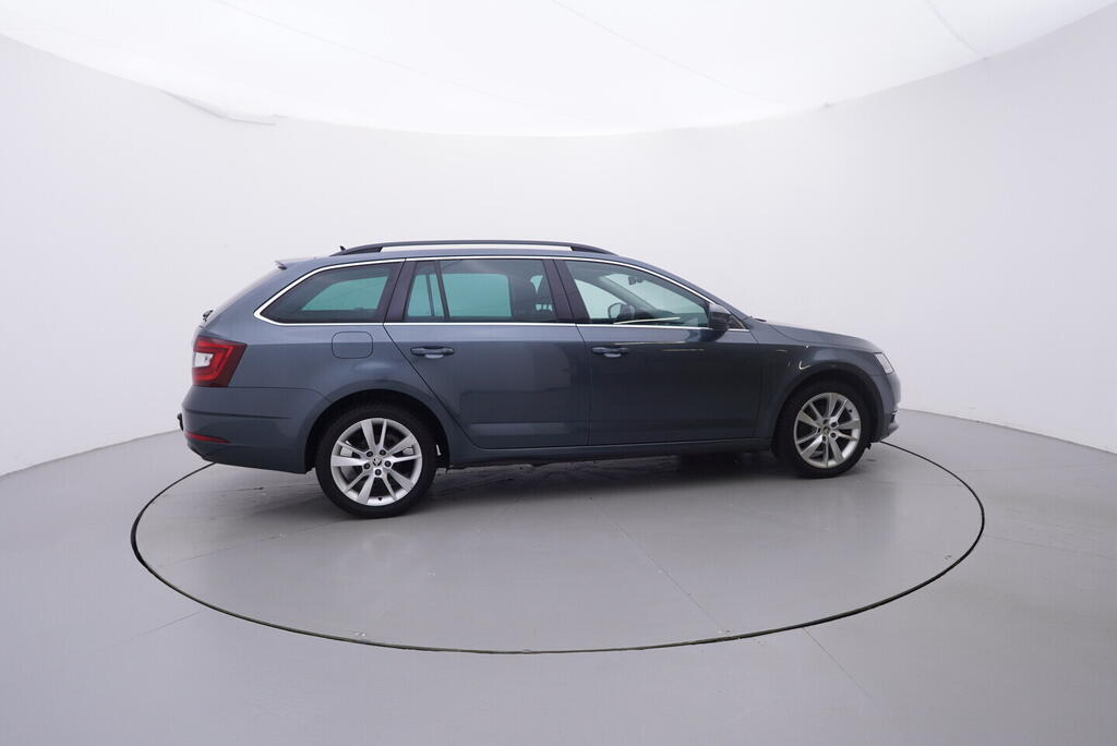 OV190V10282_15.webp_OCTAVIA Style 1.4 TSI 110 kW manuál