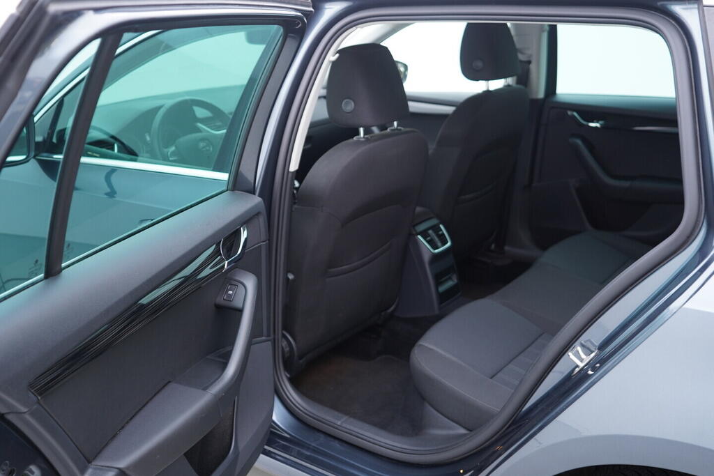 OV190V10282_34.webp_OCTAVIA Style 1.4 TSI 110 kW manuál