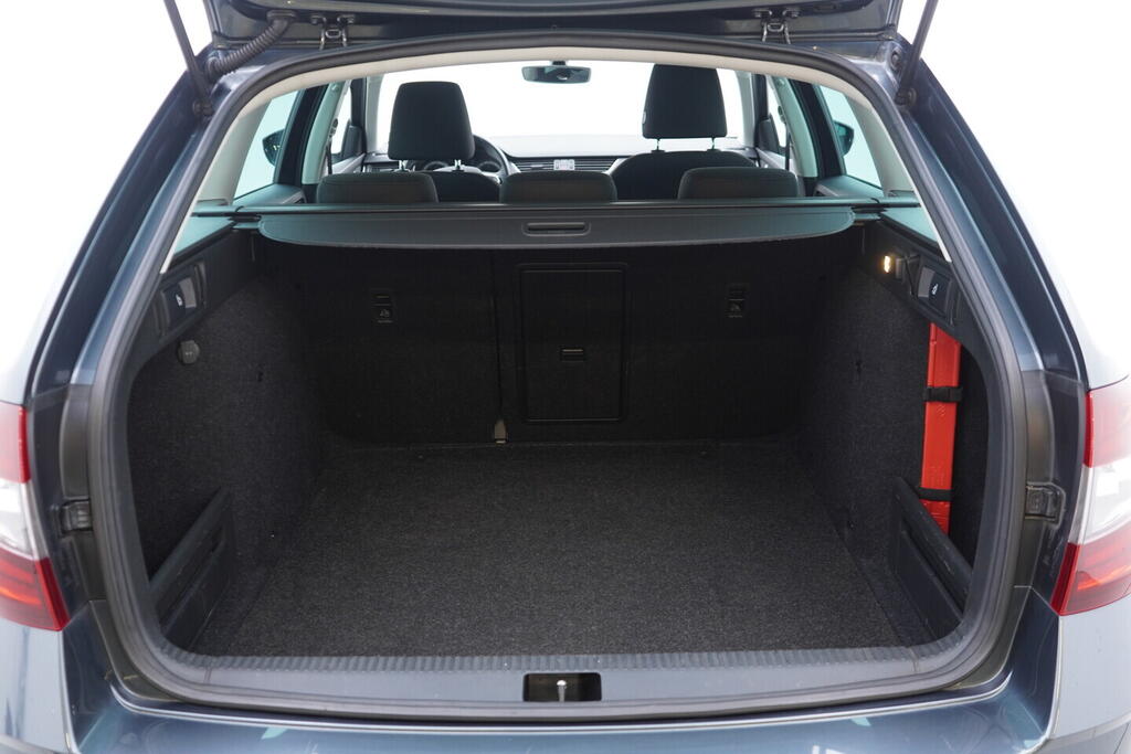 OV190V10282_37.webp_OCTAVIA Style 1.4 TSI 110 kW manuál