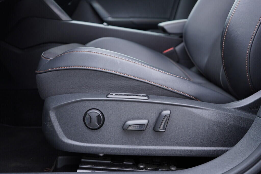 OV190V10283_21.webp_FORMENTOR VZ 2.0 TSI 180 kW automat, DPH