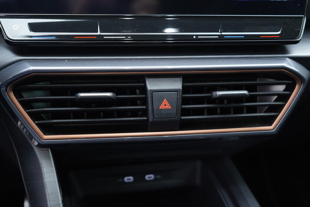 OV190V10283_33.webp_FORMENTOR VZ 2.0 TSI 180 kW automat, DPH