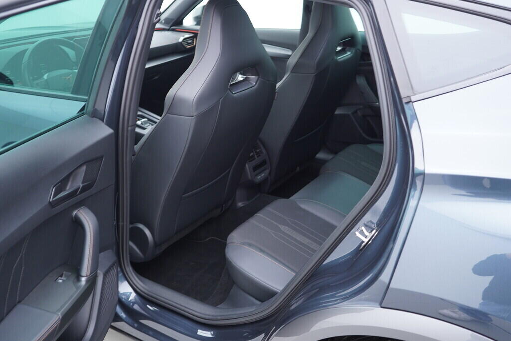 OV190V10283_35.webp_FORMENTOR VZ 2.0 TSI 180 kW automat, DPH