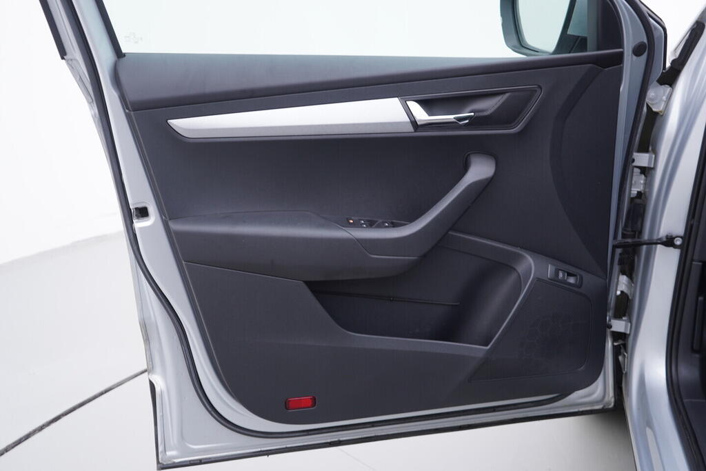 OV190V10284_19.webp_KAROQ Bussines 2.0 TDI 85 kW automat, DPH