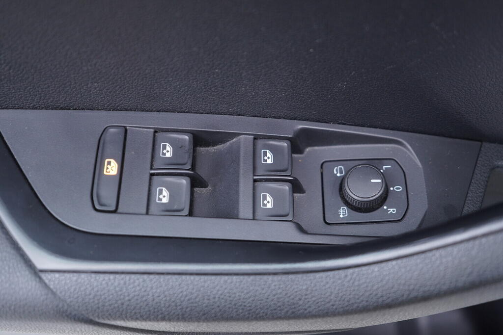 OV190V10284_20.webp_KAROQ Bussines 2.0 TDI 85 kW automat, DPH