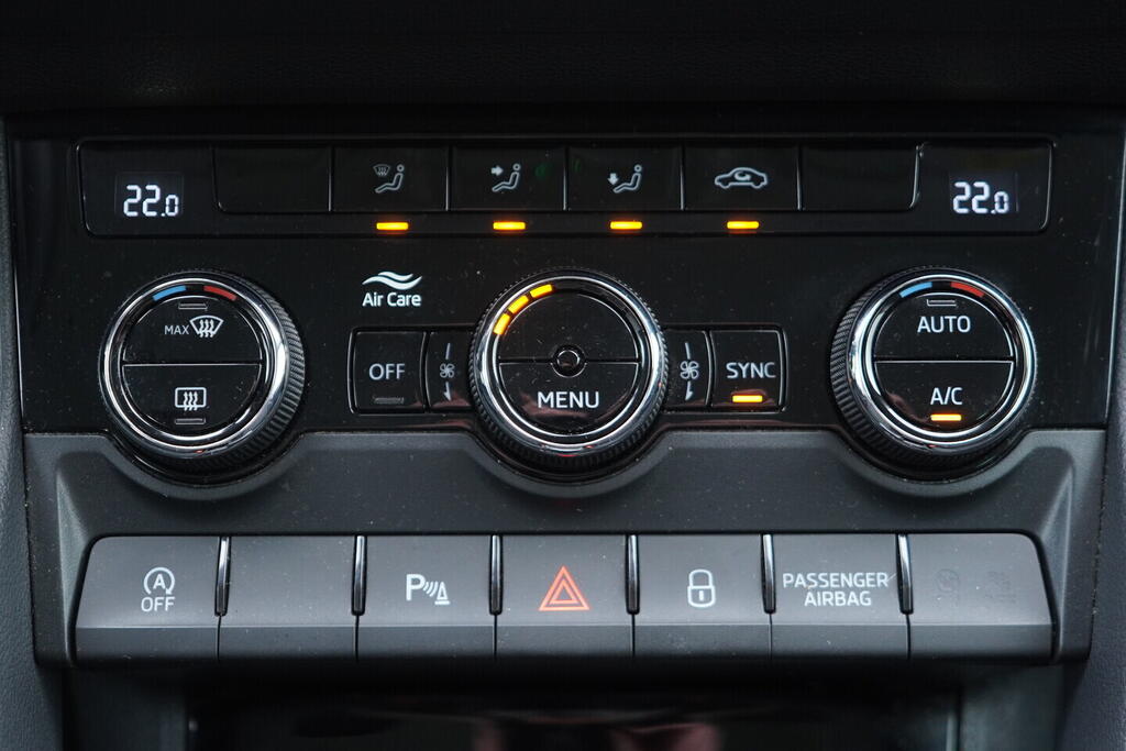 OV190V10284_34.webp_KAROQ Bussines 2.0 TDI 85 kW automat, DPH