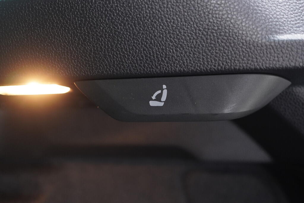 OV190V10284_41.webp_KAROQ Bussines 2.0 TDI 85 kW automat, DPH