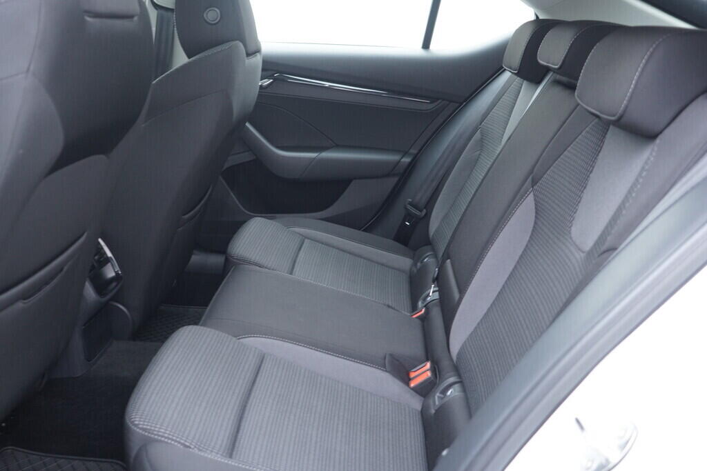 OV190V10288_35.webp_OCTAVIA Ambition 2.0 TDI 85 kW manuál, DPH