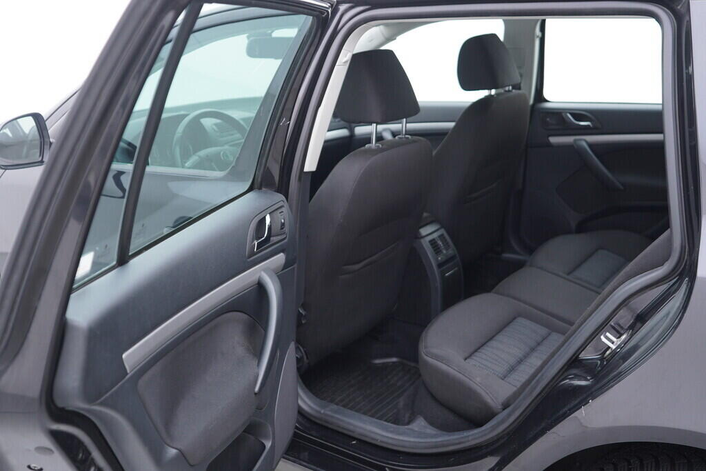 OV190V10295_34.webp_OCTAVIA Elegance 2.0 TDI 103 kW manuál