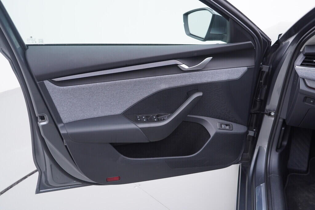 OV190V10300_19.webp_OCTAVIA Top Selection 2.0 TDI 110 kW automat, DPH