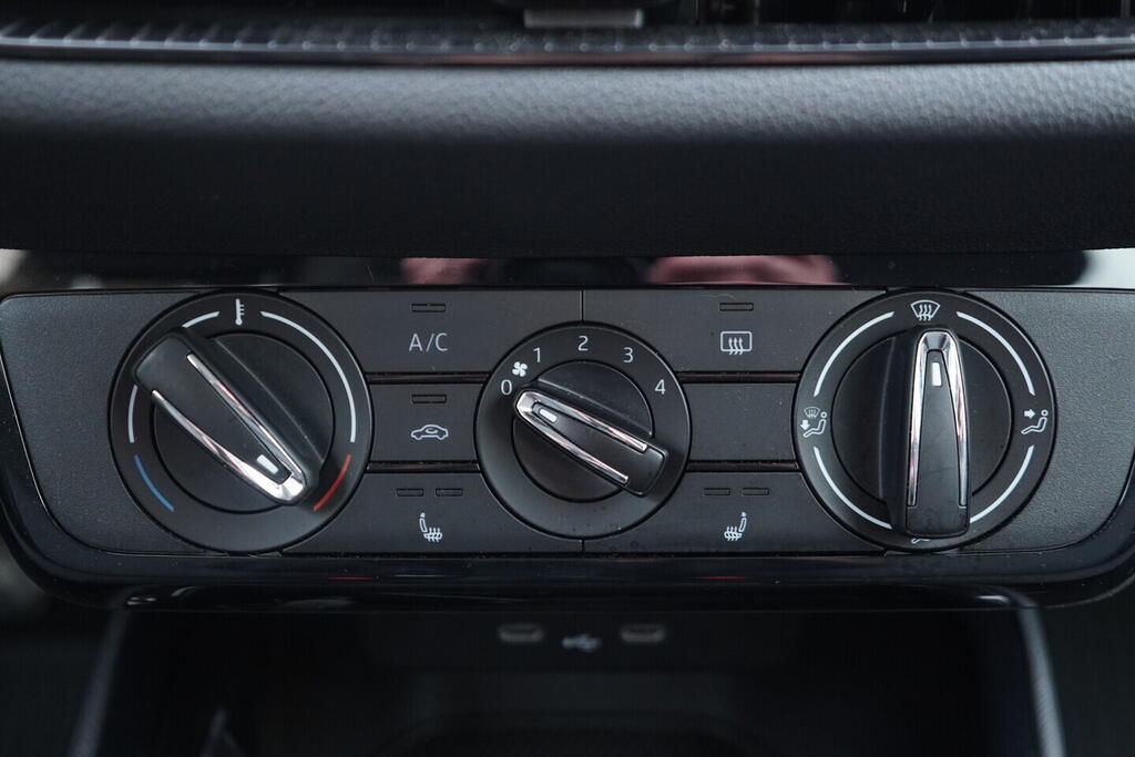 OV190V10309_30.webp_FABIA Selection 1.0 MPI 59 kW manuál, DPH