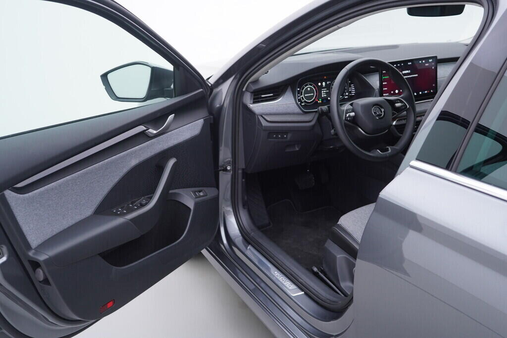 OV190V10322_18.webp_OCTAVIA Top Selection 2.0 TDI 110 kW automat, DPH