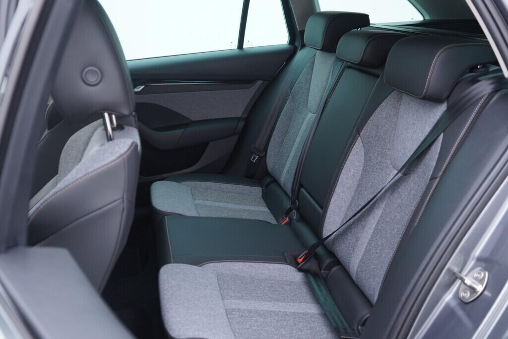 OV190V10322_39.webp_OCTAVIA Top Selection 2.0 TDI 110 kW automat, DPH