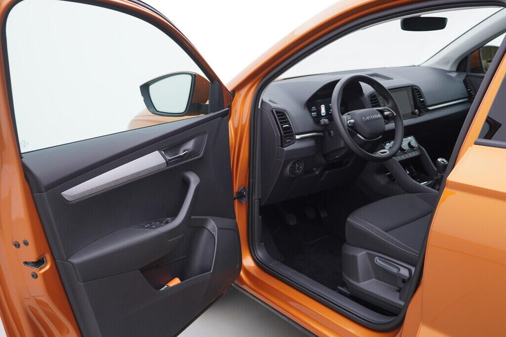 OV190V10331_18.webp_KAROQ Selection 2.0 TDI 85 kW manuál, DPH