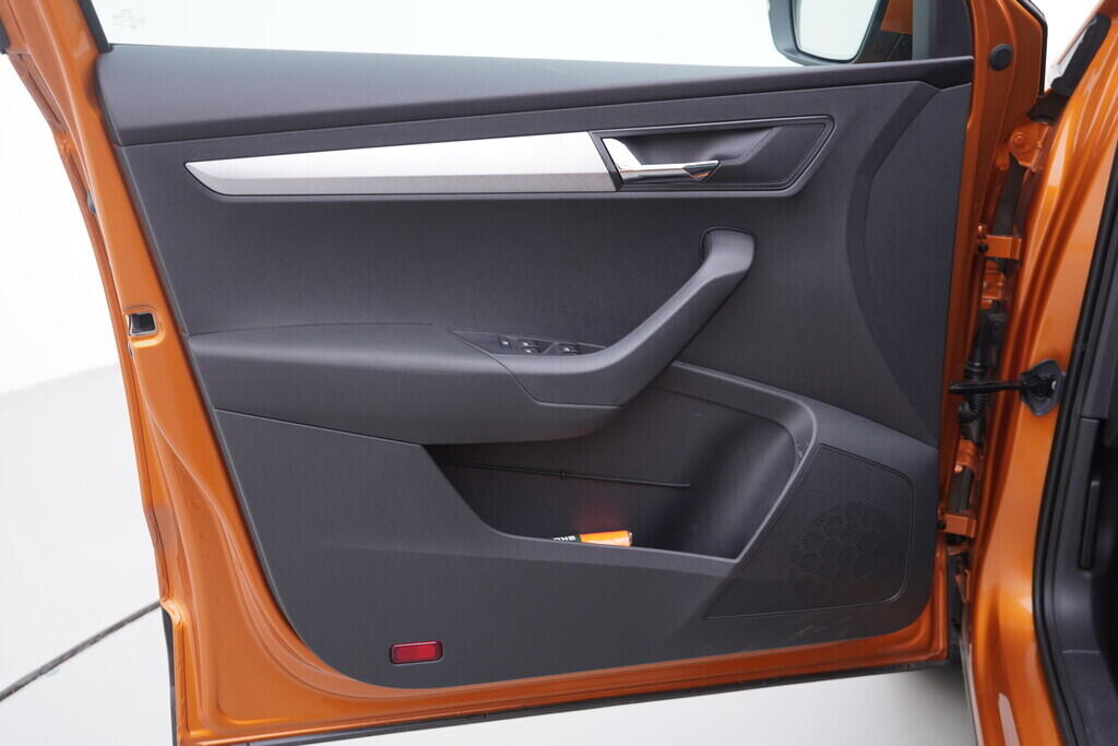 OV190V10331_19.webp_KAROQ Selection 2.0 TDI 85 kW manuál, DPH