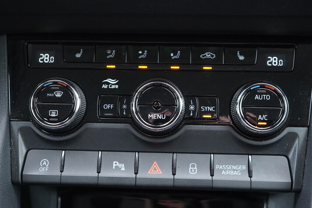 OV190V10331_31.webp_KAROQ Selection 2.0 TDI 85 kW manuál, DPH