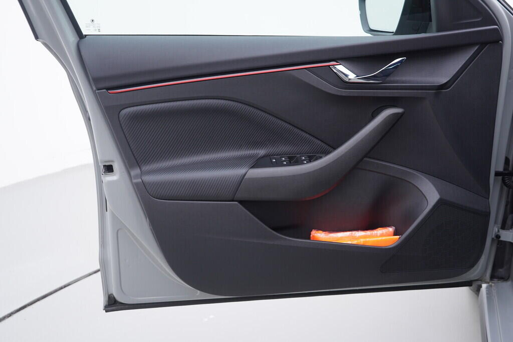 OV190V10334_19.webp_SCALA Monte Carlo 1.0 TSI 85 kW manuál, DPH