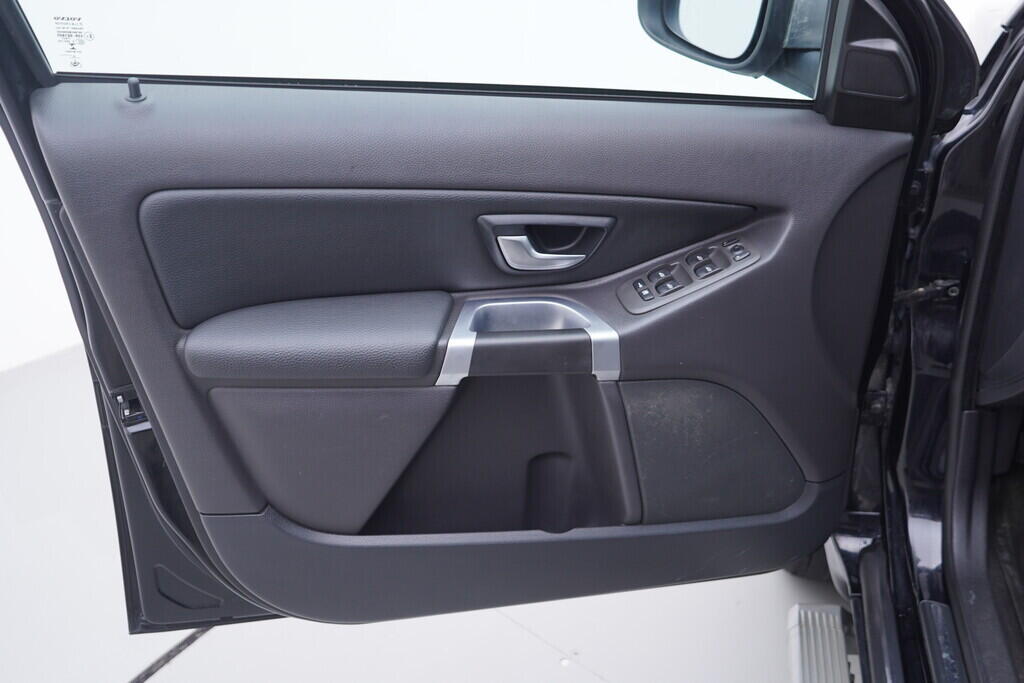 OV190V10352_19.webp_XC90  2.4 D5 147 kW automat