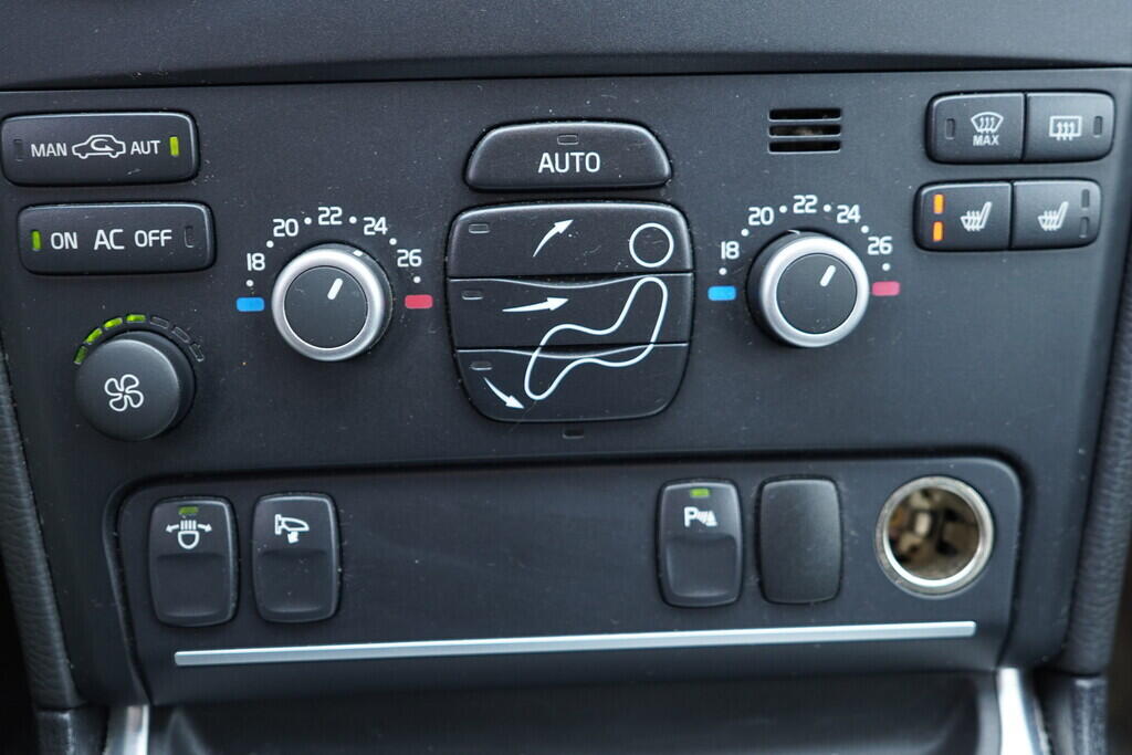 OV190V10352_32.webp_XC90  2.4 D5 147 kW automat