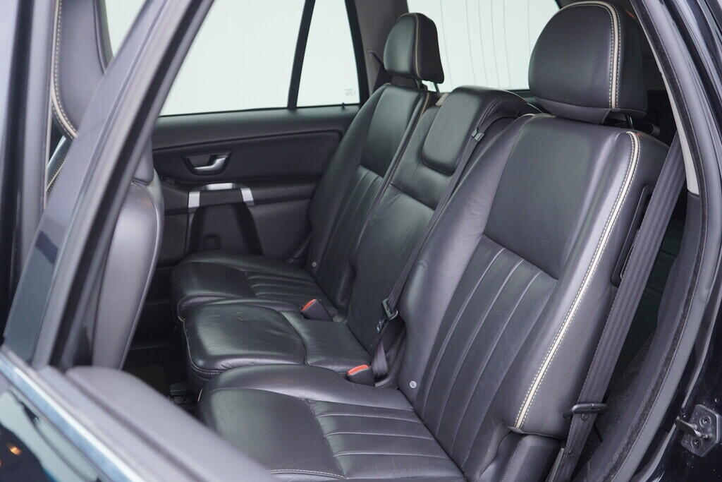 OV190V10352_35.webp_XC90  2.4 D5 147 kW automat