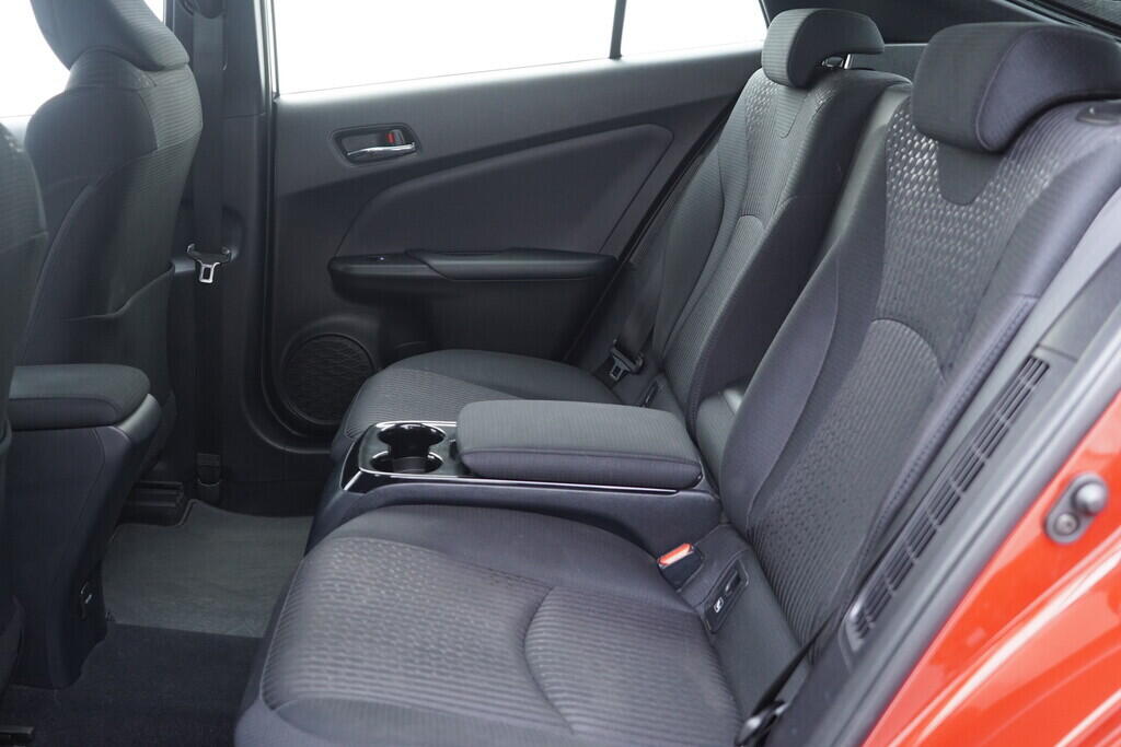 OV190V10353_34.webp_PRIUS  1.8 PHV 72 kW automat