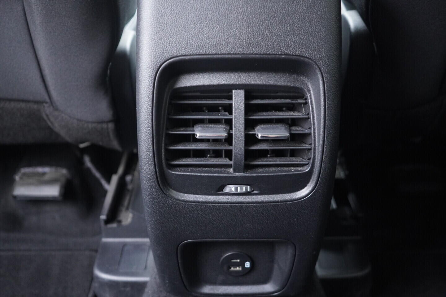 OV190V10358_34.webp_KUGA Titanium 1.5  88 kW automat