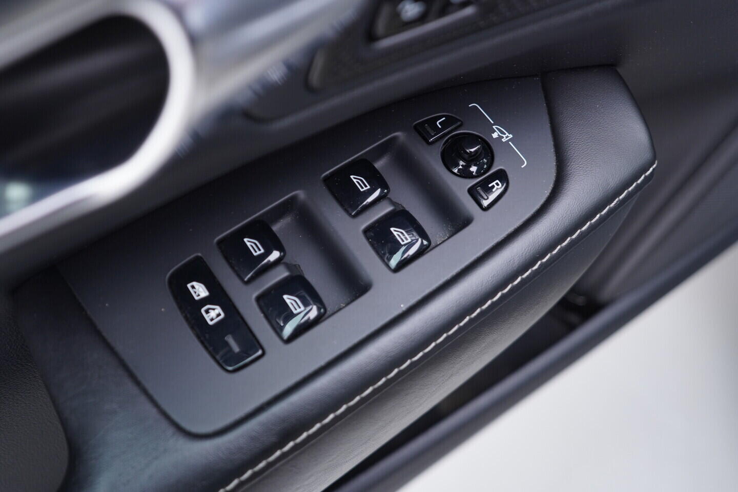 OV190V10362_20.webp_S90 Inscription 2.0  184 kW automat, DPH