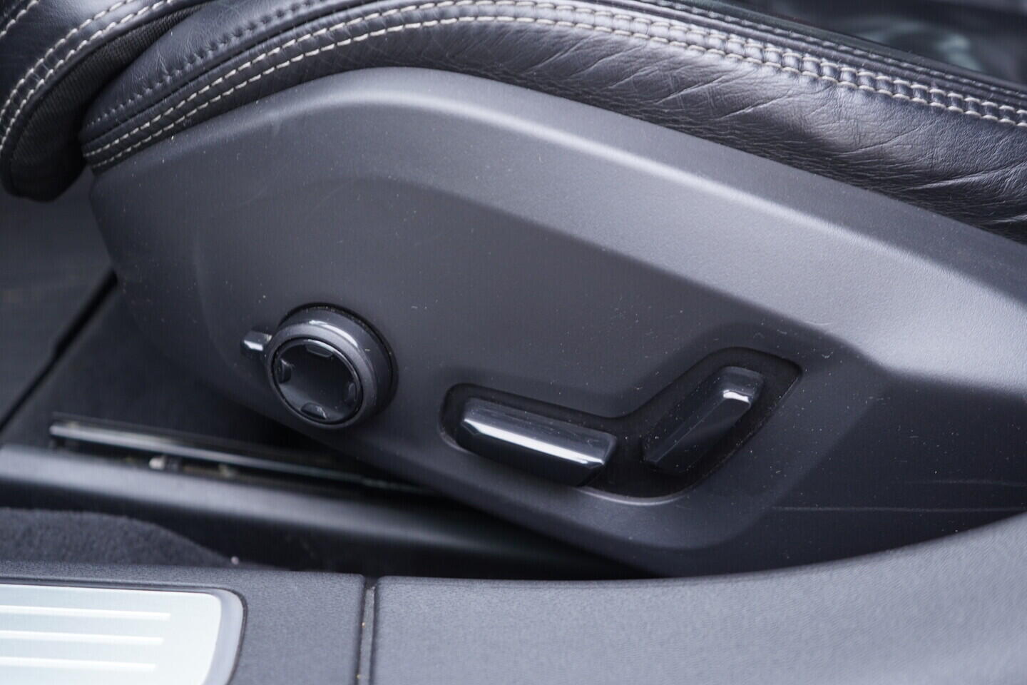 OV190V10362_22.webp_S90 Inscription 2.0  184 kW automat, DPH