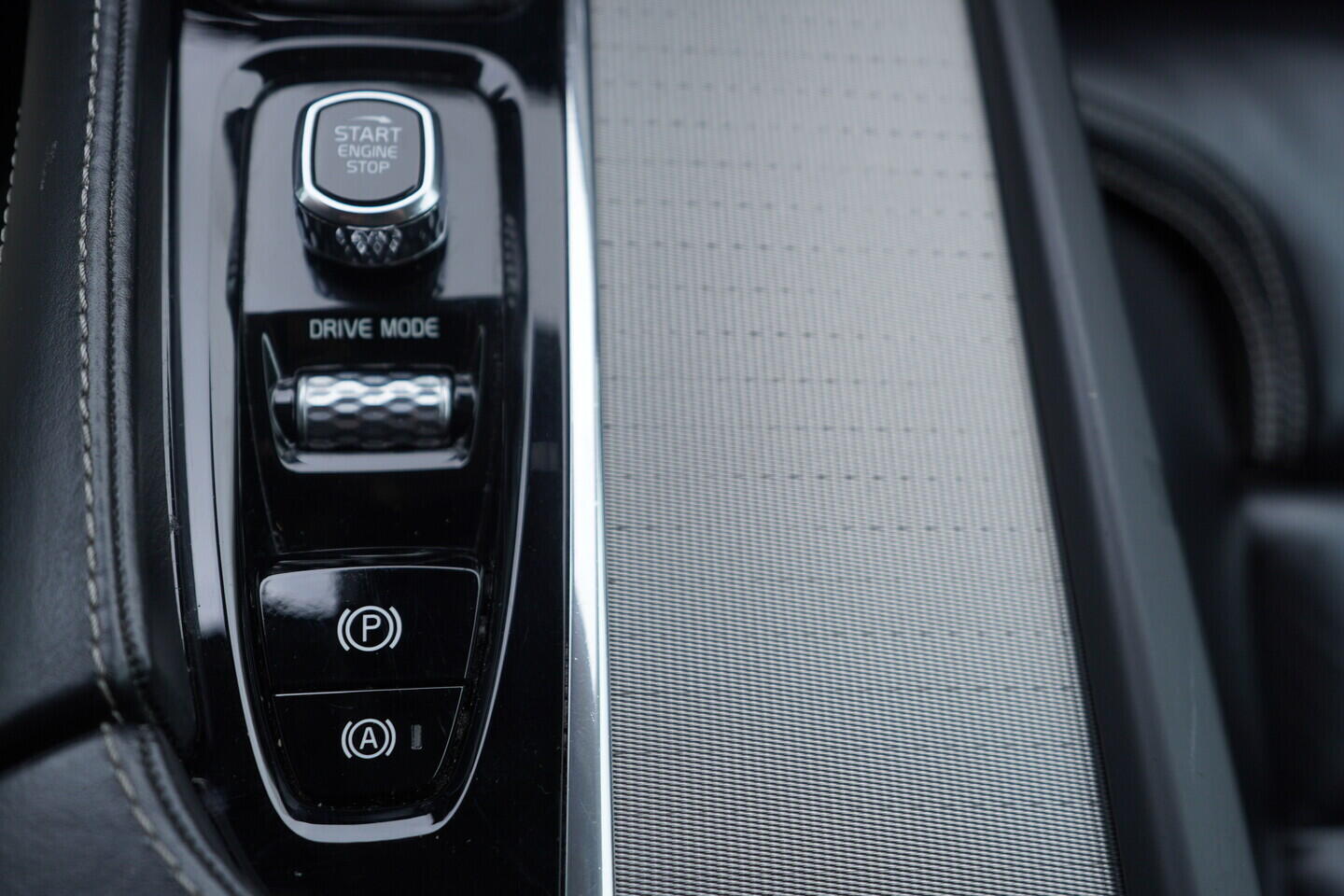 OV190V10362_37.webp_S90 Inscription 2.0  184 kW automat, DPH