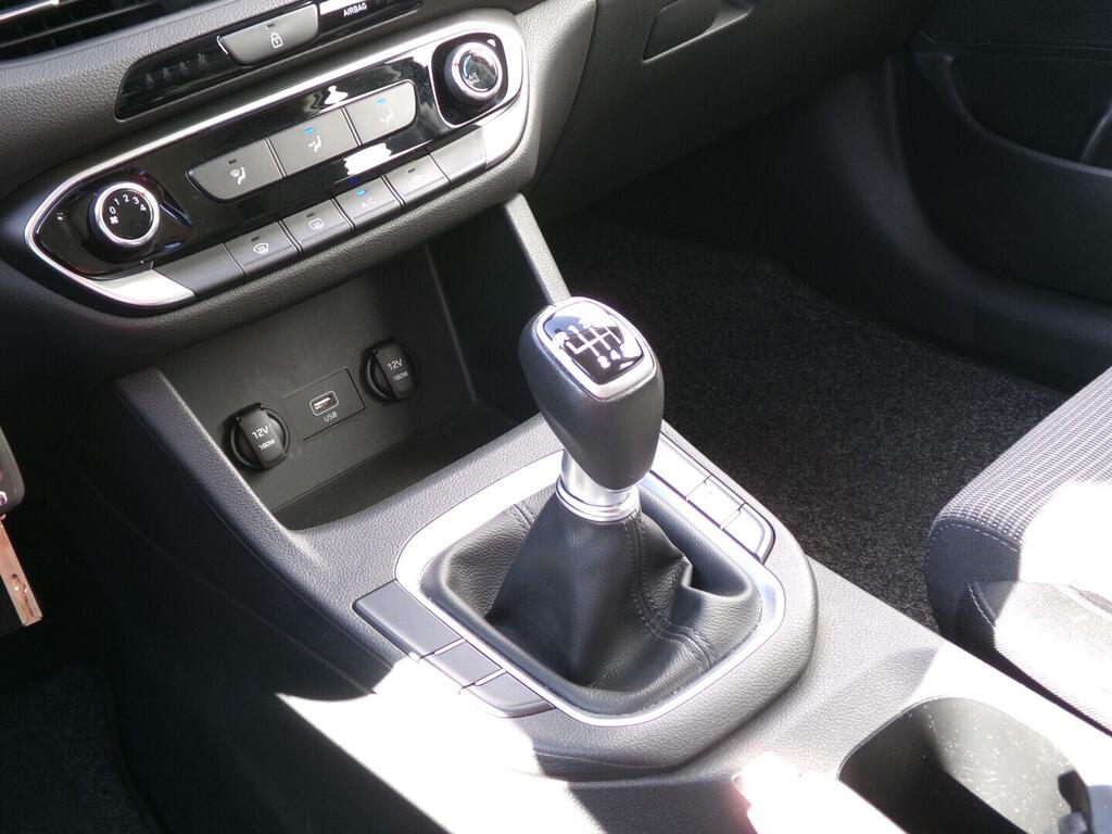 OV190V10369_29.webp_I30  1.0 T-GDi 88 kW manuál, DPH