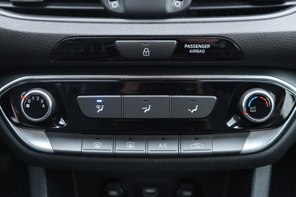 OV190V10375_28.webp_I30  1.5  81 kW manuál