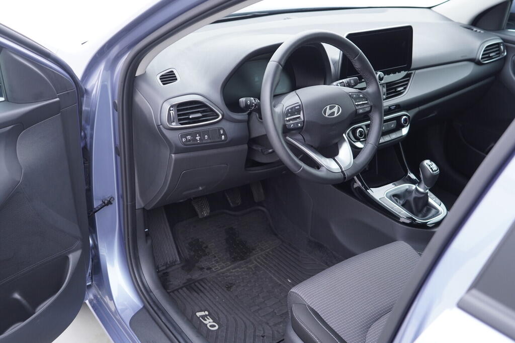 OV190V10378_18.webp_I30 Smart 1.5  70 kW manuál, DPH