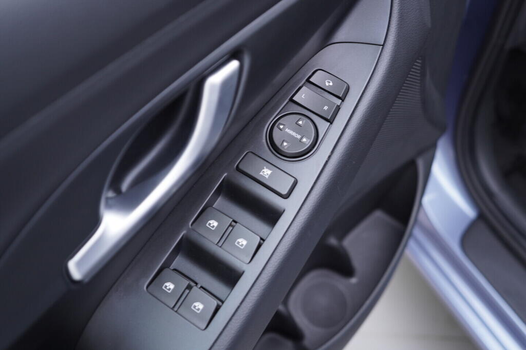 OV190V10378_20.webp_I30 Smart 1.5  70 kW manuál, DPH