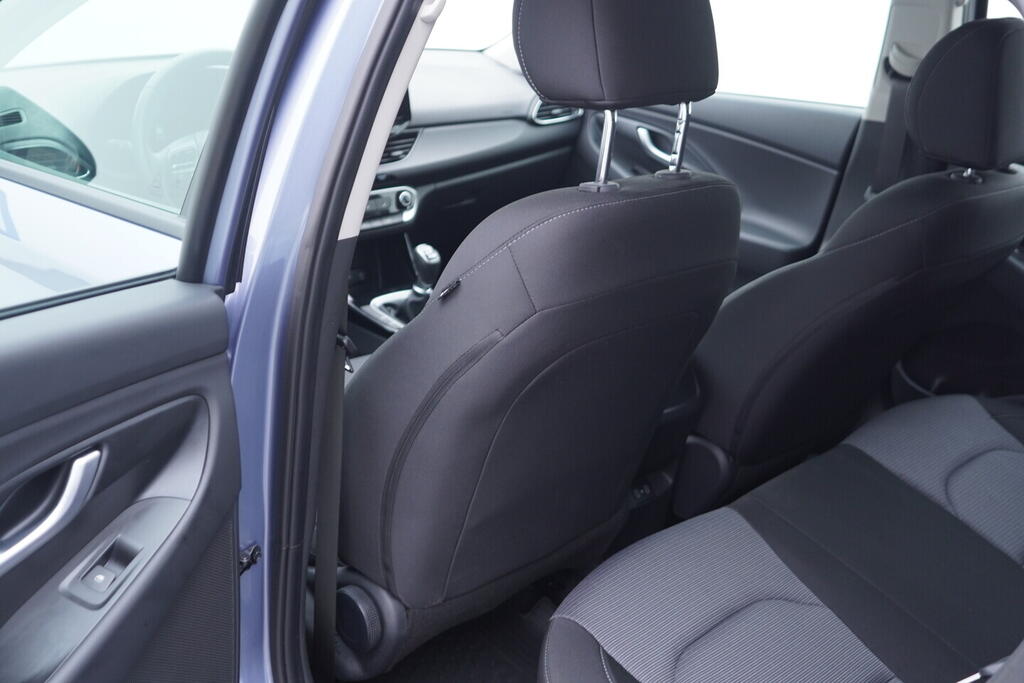 OV190V10378_35.webp_I30 Smart 1.5  70 kW manuál, DPH