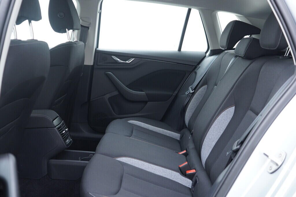 OV190V10391_35.webp_KAMIQ Selection 1.0 TSI 85 kW manuál, DPH