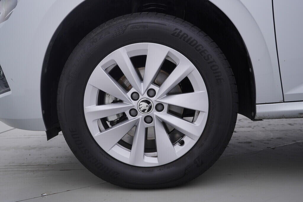 OV190V10391_39.webp_KAMIQ Selection 1.0 TSI 85 kW manuál, DPH