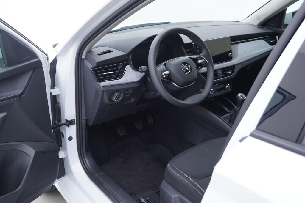 OV190V10399_18.webp_KAMIQ Selection 1.0 TSI 70 kW manuál, DPH