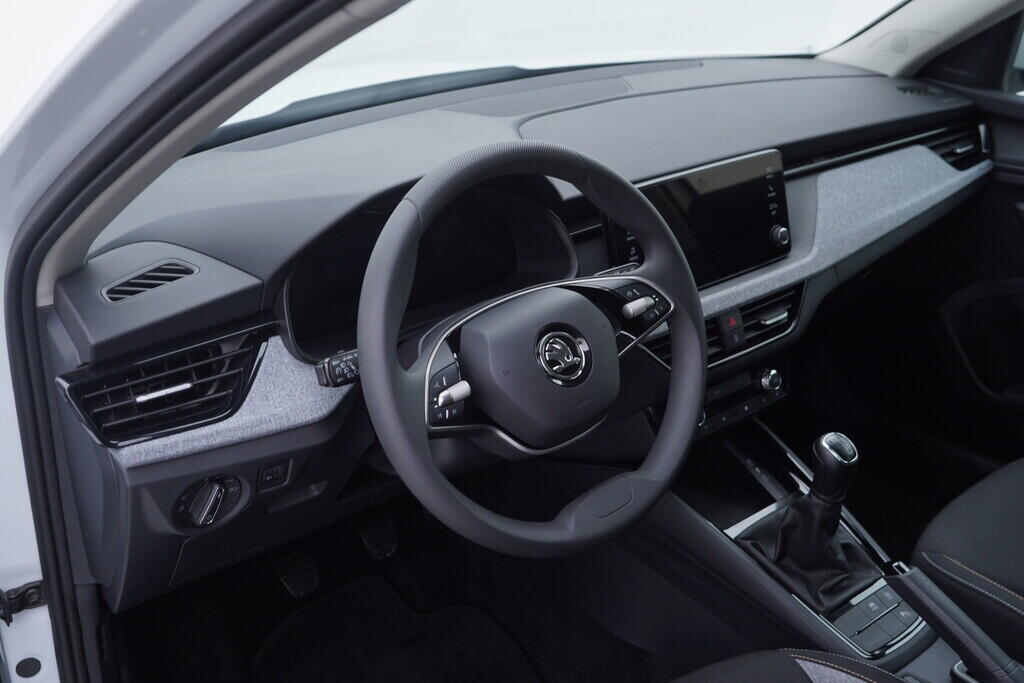 OV190V10399_21.webp_KAMIQ Selection 1.0 TSI 70 kW manuál, DPH