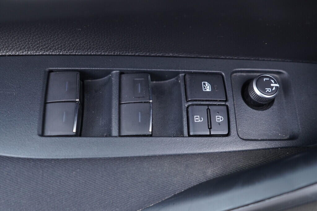 OV190V10404_20.webp_COROLLA  1.5 VVTi 92 kW manuál