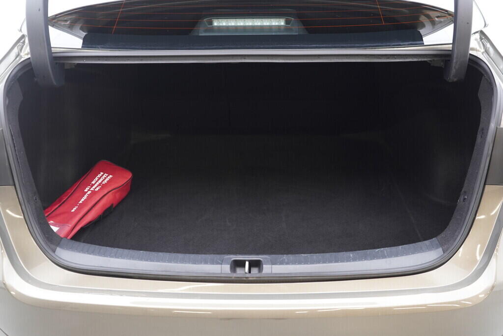 OV190V10404_34.webp_COROLLA  1.5 VVTi 92 kW manuál