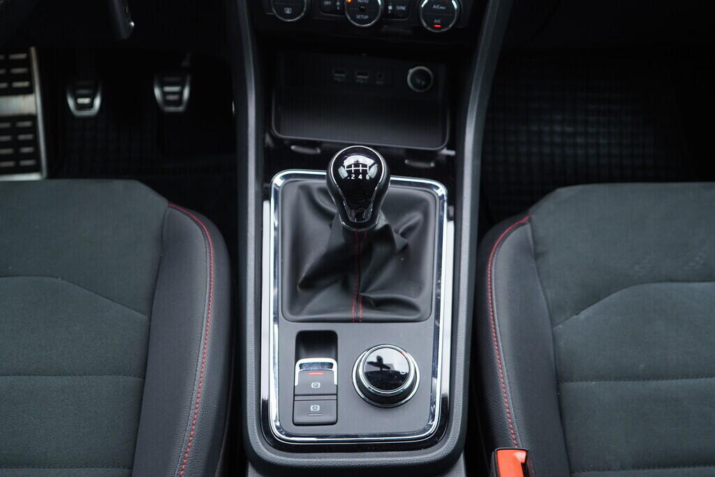 OV190V10405_35.webp_ATECA FR 1.5 TSI 110 kW manuál