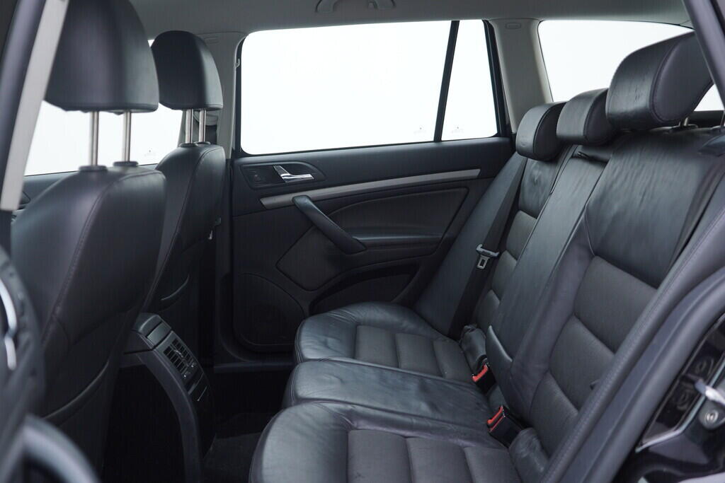 OV190V10408_33.webp_OCTAVIA Elegance 2.0 TDI 103 kW manuál