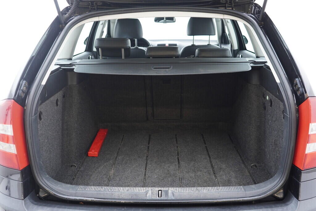 OV190V10408_34.webp_OCTAVIA Elegance 2.0 TDI 103 kW manuál