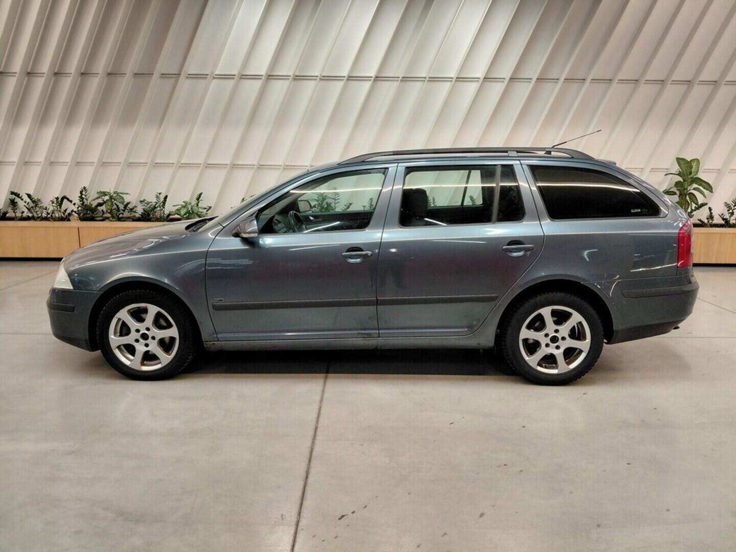 OV190V10410_11.webp_OCTAVIA Elegance 1.9 TDI 77 kW automat