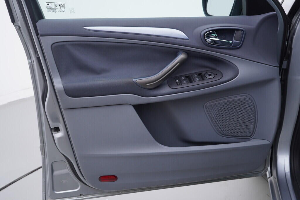 OV190V10411_19.webp_S-MAX Titanium 2.0  _ kW manuál