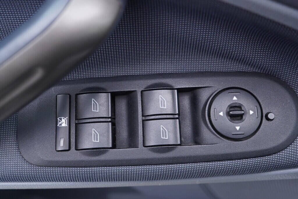 OV190V10411_20.webp_S-MAX Titanium 2.0  _ kW manuál