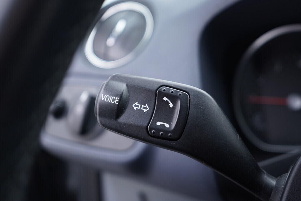 OV190V10411_23.webp_S-MAX Titanium 2.0  _ kW manuál