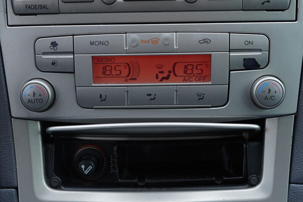 OV190V10411_28.webp_S-MAX Titanium 2.0  _ kW manuál