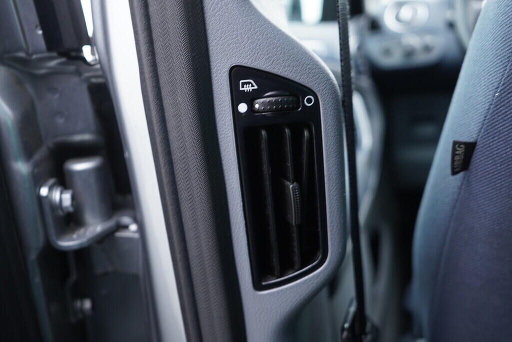 OV190V10411_31.webp_S-MAX Titanium 2.0  _ kW manuál