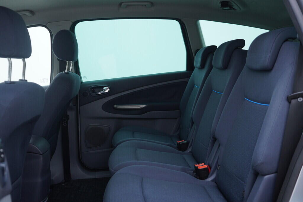 OV190V10411_32.webp_S-MAX Titanium 2.0  _ kW manuál