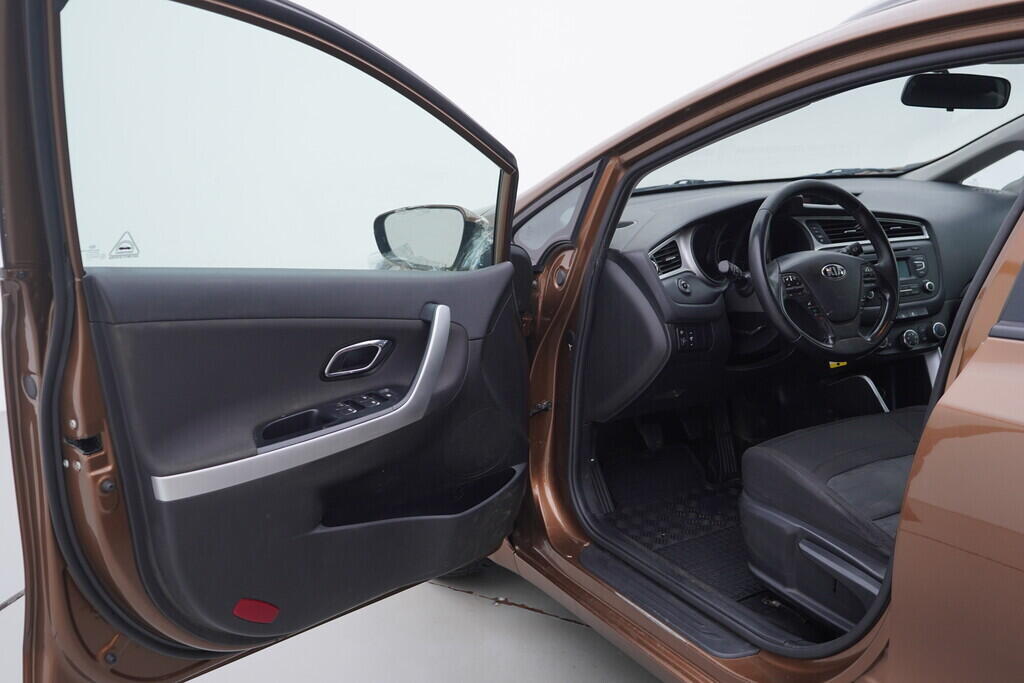 OV190V10427_18.webp_CEED  1.4 GDI 73 kW manuál